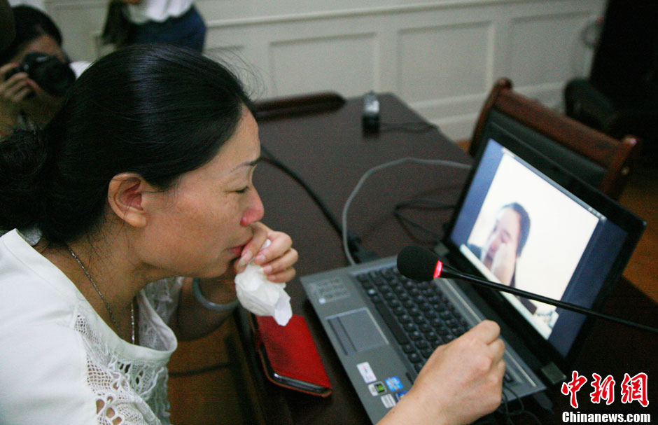浙江江山韓亞空難親歷學生與國內家長進行視頻對話 中新社發 李晨韻/攝 浙江江山韓亞空難親歷學生與國內家長進行視頻對話 中新社發 李晨韻/攝