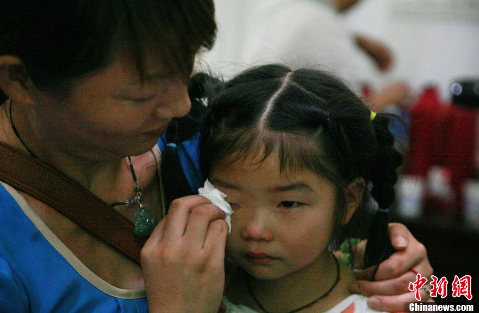 浙江江山韓亞空難親歷學生與國內家長進行視頻對話 中新社發 李晨韻/攝 浙江江山韓亞空難親歷學生與國內家長進行視頻對話 中新社發 李晨韻/攝