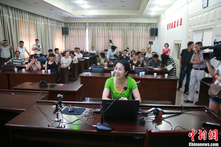 浙江江山韓亞空難親歷學生與國內家長進行視頻對話 中新社發 李晨韻/攝 浙江江山韓亞空難親歷學生與國內家長進行視頻對話 中新社發 李晨韻/攝