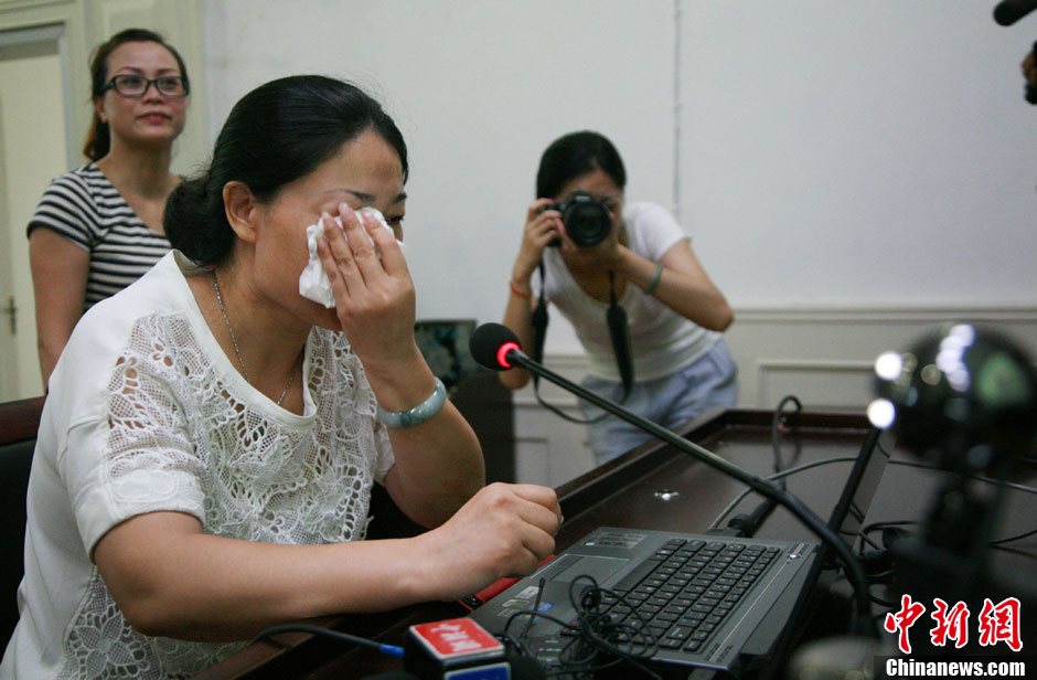 浙江江山韓亞空難親歷學生與國內家長進行視頻對話 中新社發 李晨韻/攝 浙江江山韓亞空難親歷學生與國內家長進行視頻對話 中新社發 李晨韻/攝