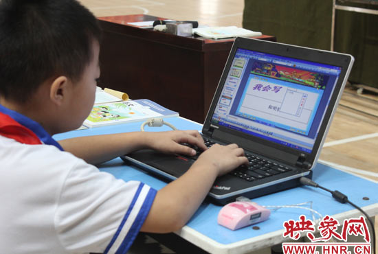 學生們對這套系統已經操作很熟練