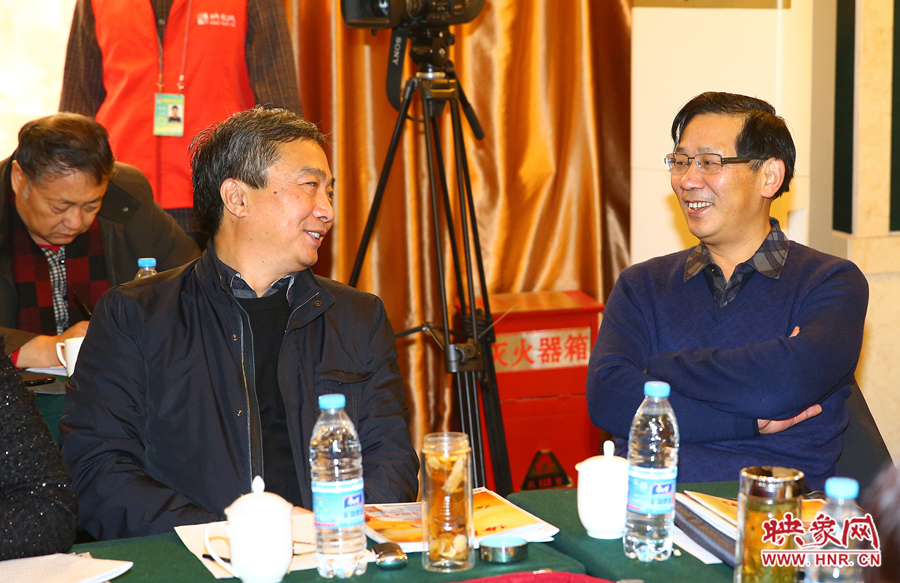 政協小組會議上政協委員們熱烈討論 政協小組會議上政協委員們熱烈討論