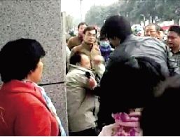 純屬誤會,人家不是人販子