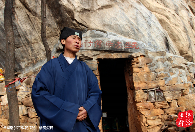 在這個山洞住多久,他沒有時間表,他說要看自己的內心,修行夠了就離開,如果需要繼續修行,就從這里“安老病死