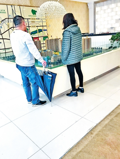 土地5次被查封沒預(yù)售證 中牟“星河灣”照常售樓 土地5次被查封沒預(yù)售證 中牟“星河灣”照常售樓