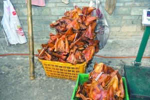 警方現場查獲的Y臘肉。 警方現場查獲的Y臘肉。