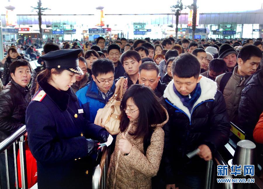 鐵路春運15天發送旅客超8000萬 客流相對平緩 鐵路春運15天發送旅客超8000萬 客流相對平緩