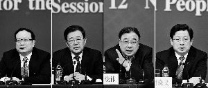 昨天，國務院深化醫藥衛生體制改革領導小組辦公室負責人王保安、孫志剛、馬曉偉、胡曉義（從左至右）就“醫藥衛生體制改革”有關問題回答記者提問。記者王鵬/攝