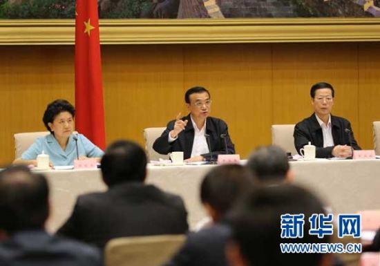 　5月13日，國務院召開全國電視電話會議，動員部署國務院機構職能轉變工作。中共中央政治局常委、國務院總理李克強發表講話。 新華社記者劉衛兵 攝