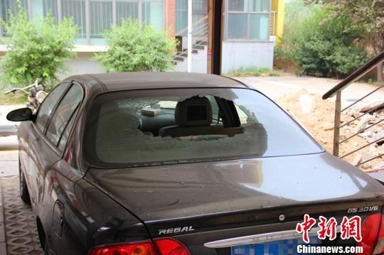 河北聽證會(huì)代表遭連續(xù)報(bào)復(fù)已不敢回家居住(圖) 河北聽證會(huì)代表遭連續(xù)報(bào)復(fù)已不敢回家居住(圖)