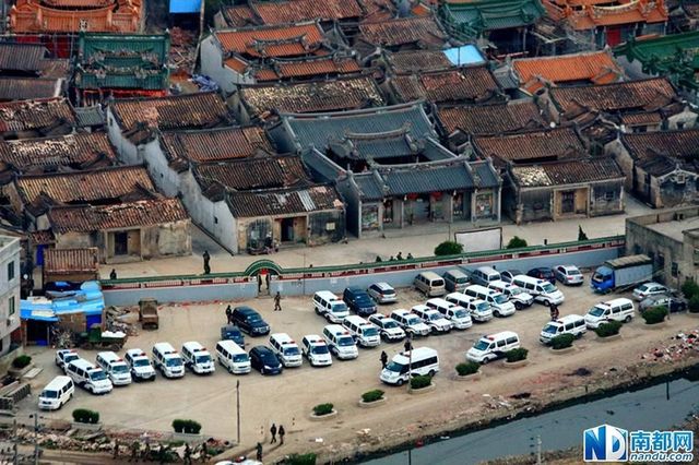 廣東陸豐市長帶隊進駐制毒村 村內貼滿禁毒標語 廣東陸豐市長帶隊進駐制毒村 村內貼滿禁毒標語