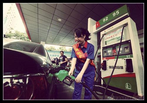 近日，有網友針對“超標40倍事件”評價說：“國內加油站在油里加水是普遍現象。只是量多量少的問題，車主