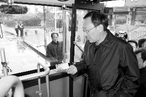 繆瑞林昨乘坐浦新線公交車 通訊員 卜照雪 攝 繆瑞林昨乘坐浦新線公交車 通訊員 卜照雪 攝