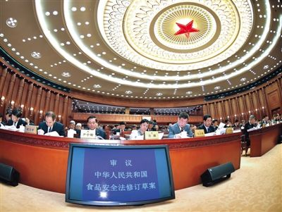 昨日，食品安全法修訂草案提交十二屆全國人大常委會第十四次會議進行三審。 新華社記者 李濤 攝