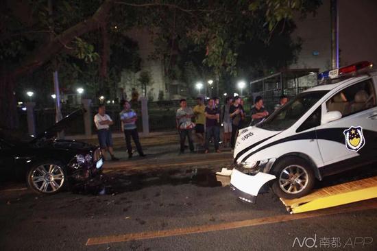 當時賓利司機去筆架山爬山,車停在路邊,剛回來便發現車輛發生了事故。