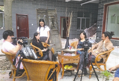 23日,顧少強接受成都媒體采訪 23日,顧少強接受成都媒體采訪