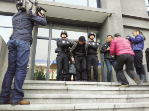 嘉興南湖鬧市區越王珠寶店被搶 嘉興南湖鬧市區越王珠寶店被搶