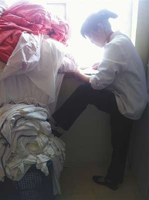 快捷酒店被曝衛生堪憂:洗臉毛巾擦馬桶 浴巾當拖把 快捷酒店被曝衛生堪憂:洗臉毛巾擦馬桶 浴巾當拖把