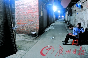 事發出租屋前拉起了警戒線,警方正在現場調查。記者陳楓攝 事發出租屋前拉起了警戒線,警方正在現場調查。記者陳楓攝