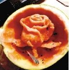 清華大學90后“西瓜哥”雕刻西瓜走紅 清華大學90后“西瓜哥”雕刻西瓜走紅