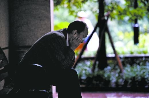 丹丹不能和爸爸進(jìn)行很好的溝通，爸爸傷透了腦筋。