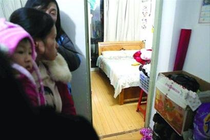 上海4月大男嬰被人抱走 嬰兒車距家人不到10米 上海4月大男嬰被人抱走 嬰兒車距家人不到10米