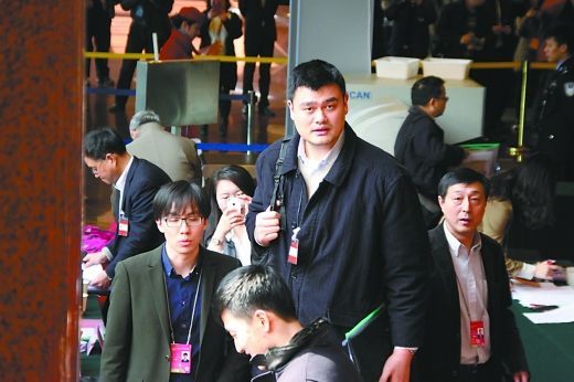 成龍婉拒酒店服務生合影請求:10天都在這呢(圖) 成龍婉拒酒店服務生合影請求:10天都在這呢(圖)