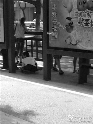 張小姐拍到的摸腿乞丐 張小姐拍到的摸腿乞丐