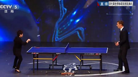 卷福挑戰鄧亞萍乒乓球 卷福挑戰鄧亞萍乒乓球