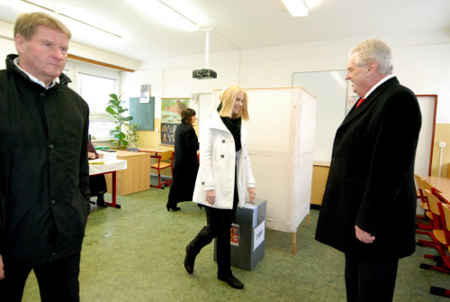 捷克總統(tǒng)直選末輪投票澤曼稱如當(dāng)選不會見達賴 捷克總統(tǒng)直選末輪投票澤曼稱如當(dāng)選不會見達賴