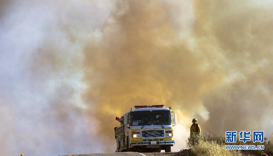 美國南加州山火燎原 美國南加州山火燎原