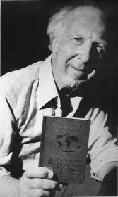 世界公民政府組織創始人去世 自稱“無國籍” 世界公民政府組織創始人去世 自稱“無國籍”