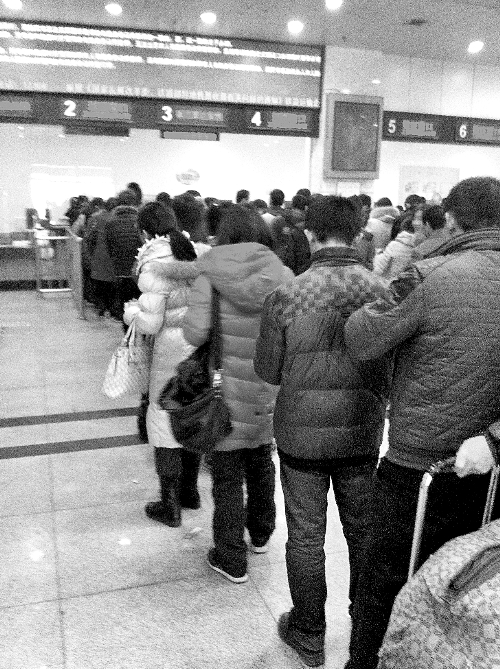 春運(yùn)第三日退票的隊(duì)伍比買票隊(duì)伍長 春運(yùn)第三日退票的隊(duì)伍比買票隊(duì)伍長