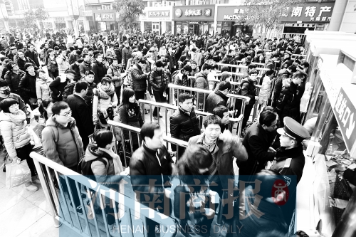 節后,鄭州火車站迎來旅客返程高峰 節后,鄭州火車站迎來旅客返程高峰