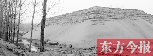 蔣西昌開設的砂場經營多年,但至今未遭到過處罰 蔣西昌開設的砂場經營多年,但至今未遭到過處罰