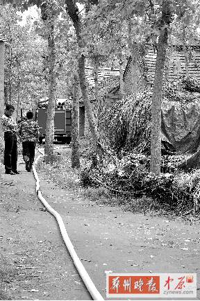 有關(guān)部門正在爆炸現(xiàn)場進(jìn)行事故調(diào)查 有關(guān)部門正在爆炸現(xiàn)場進(jìn)行事故調(diào)查