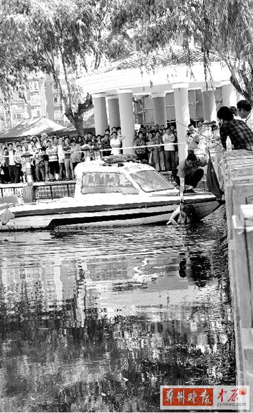 生命,不該以這種方式被圍觀。 生命,不該以這種方式被圍觀。