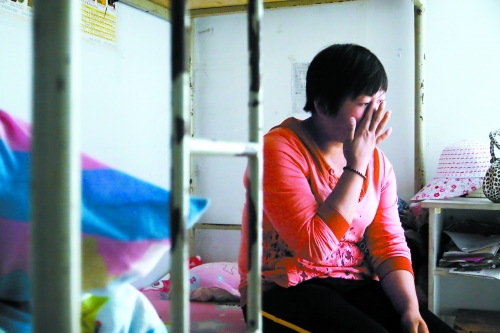 提起兒子的事,她忍不住落淚 提起兒子的事,她忍不住落淚