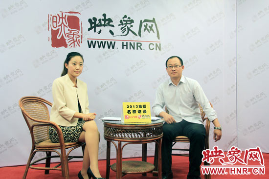 6月23日,中原工學院招生處副處長劉偉做客映象網“2013高招名校訪談”節目 6月23日,中原工學院招生處副處長劉偉做客映象網“2013高招名校訪談”節目