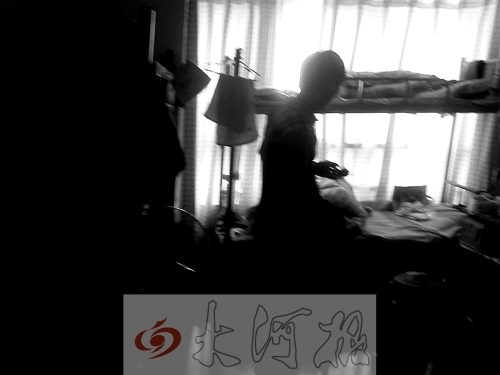 鄭州現“群租”怪象 120平米出租屋容納18人 鄭州現“群租”怪象 120平米出租屋容納18人