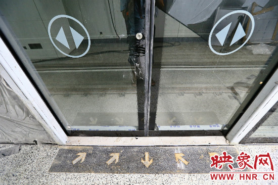 地鐵上下車(chē)提示標(biāo)志 地鐵上下車(chē)提示標(biāo)志