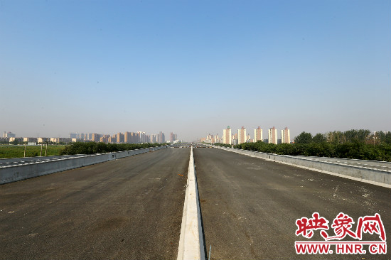 南三環高架橋橋面為雙向6車道 南三環高架橋橋面為雙向6車道