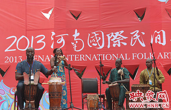 塞內加爾羅斯和旋律鼓團的精彩節目 塞內加爾羅斯和旋律鼓團的精彩節目