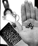 民警認為罪魁禍首應該是鋼珠彈弓 民警認為罪魁禍首應該是鋼珠彈弓