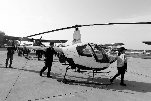 選拔賽現場,選手們正入場表演 記者 鄧萬里/攝 選拔賽現場,選手們正入場表演 記者 鄧萬里/攝