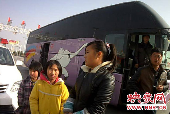 女子為和前夫團聚"逃離"河南 留下3個女兒做"人質(zhì)" 女子為和前夫團聚"逃離"河南 留下3個女兒做"人質(zhì)"