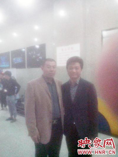 10月30日,著名節目支持人崔永元聽說了楊冠軍資助學生的事情后,通過河南衛視,邀請其到北京見面,接受 10月30日,著名節目支持人崔永元聽說了楊冠軍資助學生的事情后,通過河南衛視,邀請其到北京見面,接受