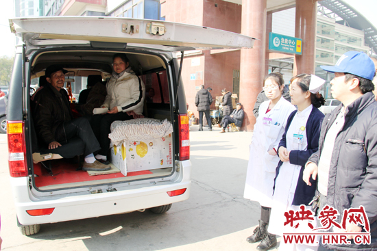 映象網(wǎng)發(fā)起救助腎衰竭女孩 兩天募集善款8000余元 映象網(wǎng)發(fā)起救助腎衰竭女孩 兩天募集善款8000余元