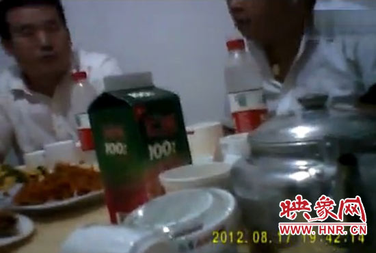 網友上傳視頻截圖 網友上傳視頻截圖