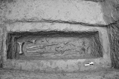 安陽二中發現商代古墓遺址 教學樓南北側均有墓葬 安陽二中發現商代古墓遺址 教學樓南北側均有墓葬